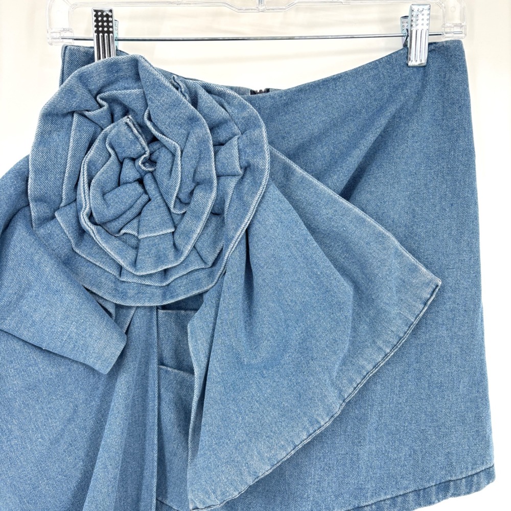 NWT Micas Mini Skirt Denim Cotton 3D Flower Draped Blue Zip Closure Size M - Picture 6 of 13